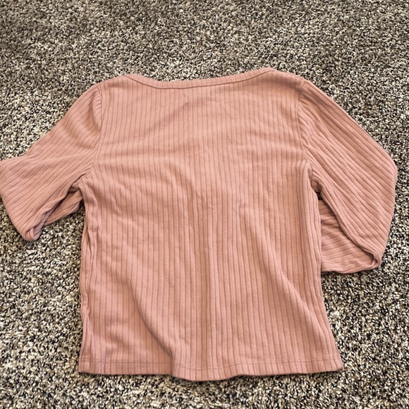 Long sleeve CROPTOP, CAUSAL LOOK TO WEAR ON A HOT DAY, SCHOOL - Picture 4 of 4